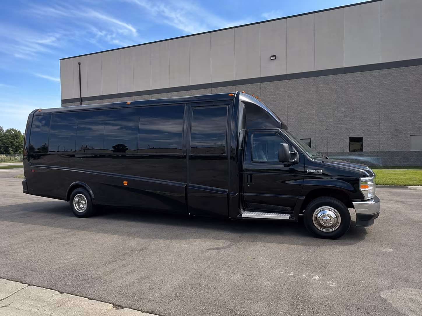 bus rentals for groups heading to phoenix concert venues