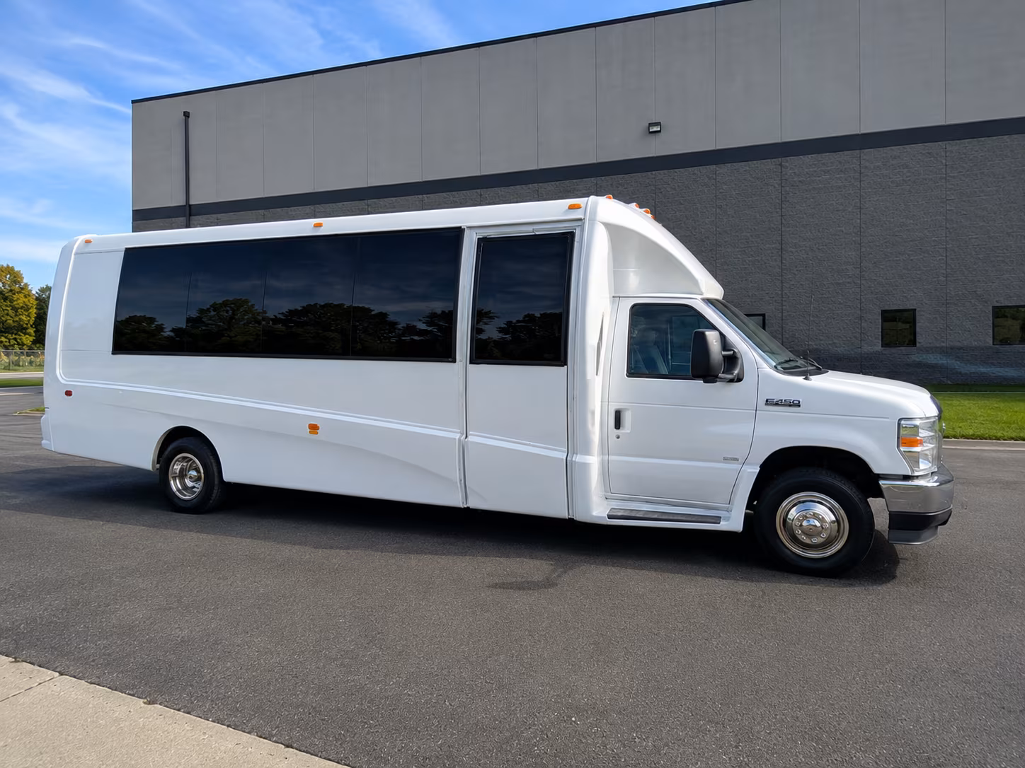 corporate airport transfer buses serving yuma international airport