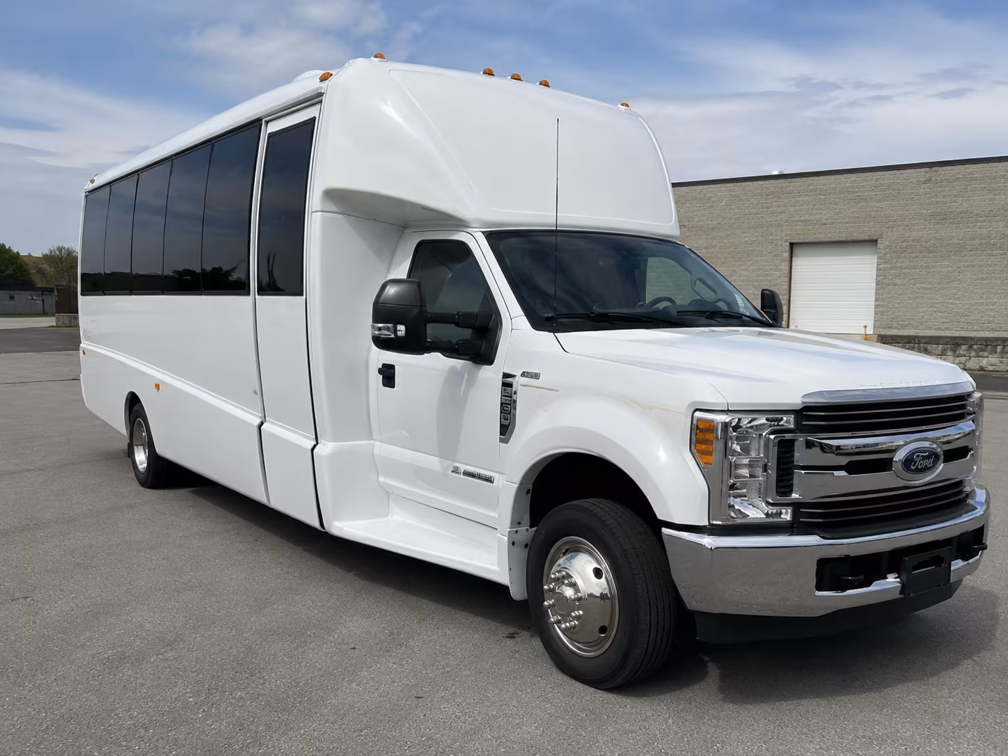 minibus rentals for yuma bridal party transportation