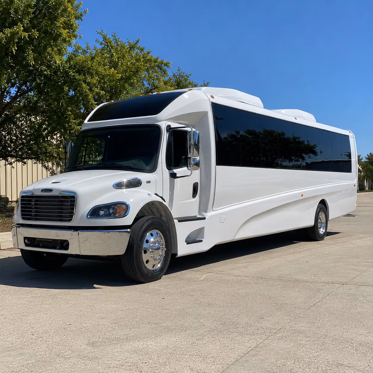 yuma 20 passenger minibus