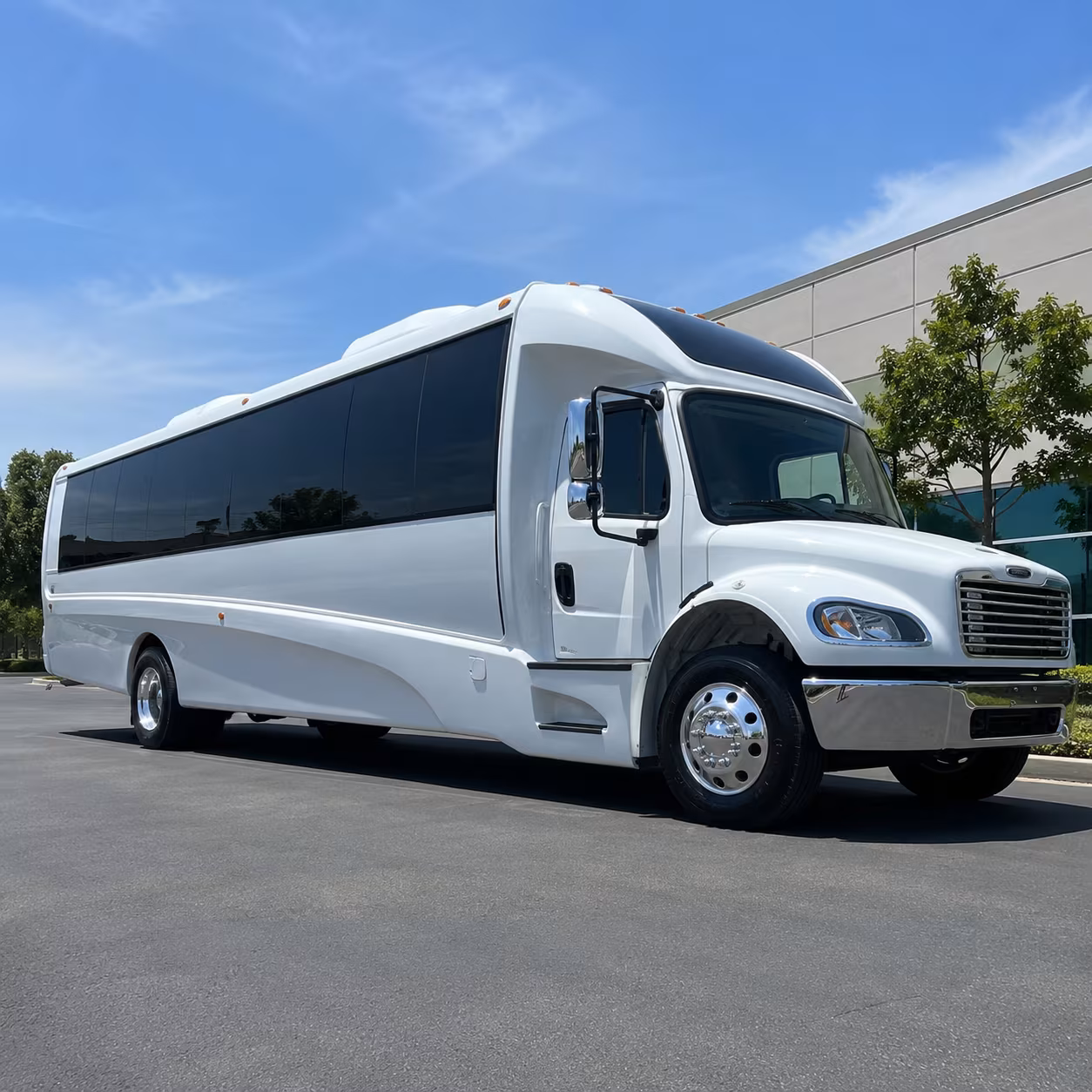 yuma 28 passenger minibus