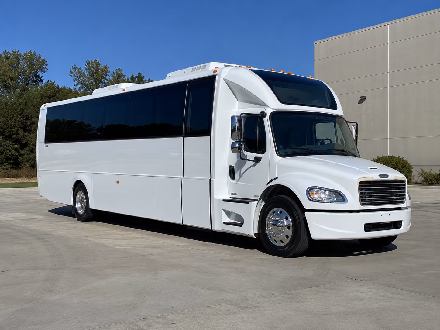 yuma 28 passenger party bus
